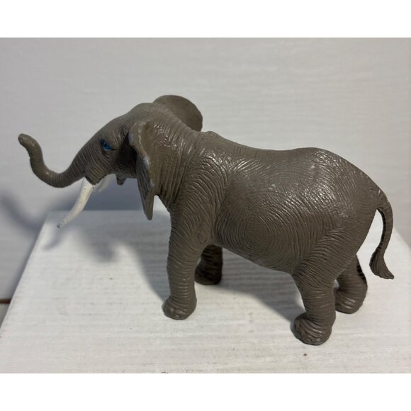 Realistic Gray Plastic Elephant Figurine 1980's Blue Eyes 7" x 4.5" - Picture 3 of 8